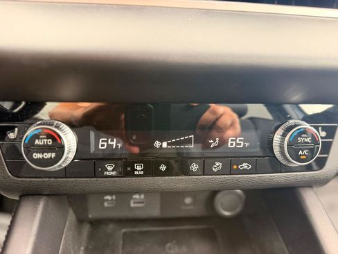 Used 2024 Mitsubishi Outlander FWD image 21