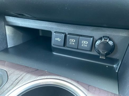 Used 2021 Toyota Highlander Limited FWD image 37