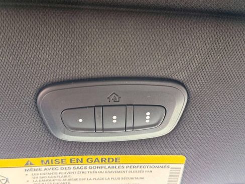 Used 2025 Chrysler Pacifica Select FWD image 31