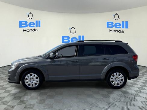 Used 2019 Dodge Journey SE FWD image 2