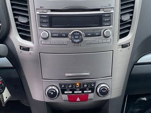 Used 2010 Subaru Outback 2.5i Premium image 11