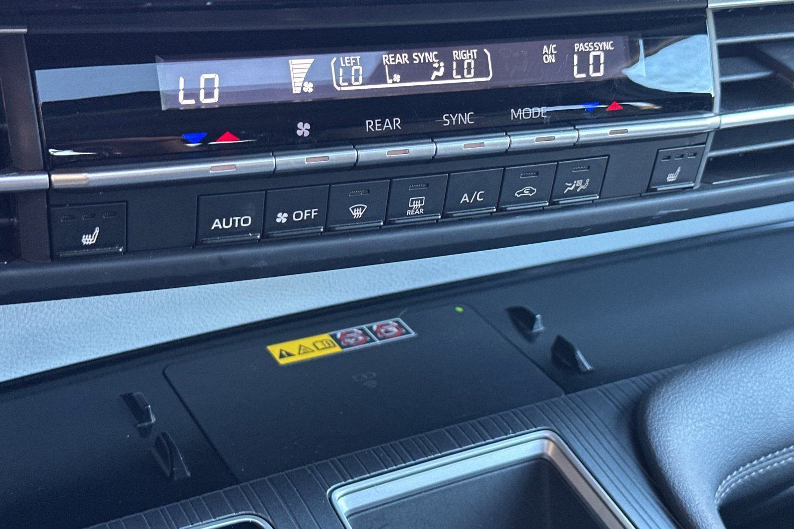 Used 2026 Toyota Sienna XLE FWD image 17