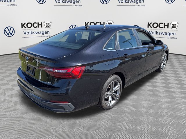 Used 2024 Volkswagen Jetta SE FWD image 8