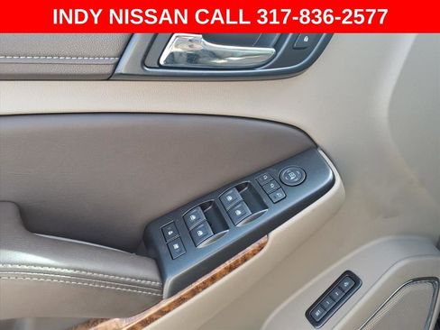 Used 2018 Chevrolet Suburban Premier image 12