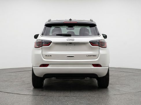 Used 2025 Jeep Compass Limited AWD/4WD image 7