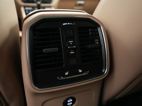 Certified 2025 Porsche Macan S AWD/4WD image 33