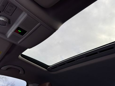 Used 2022 Volkswagen Passat 2.0T SE image 22