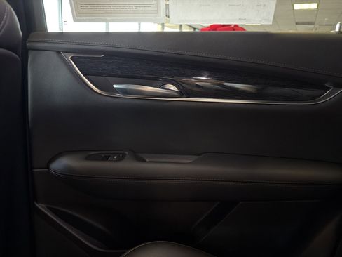 Certified 2022 Cadillac XT5 Premium Luxury w/ LPO, Floor Liner Package image 25