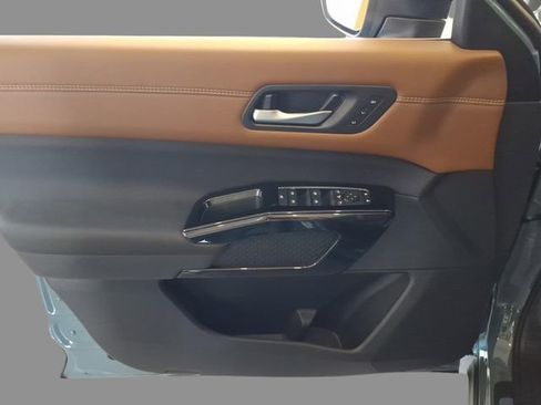 New 2026 Nissan Pathfinder Platinum image 9