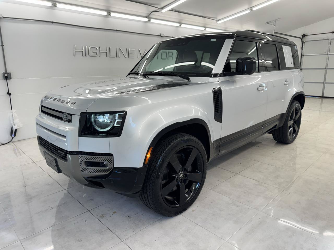 Used 2023 Land Rover Defender 110 X-Dynamic SE AWD/4WD image 1