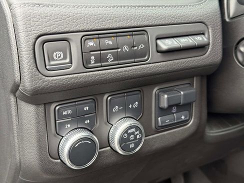 Used 2021 GMC Yukon XL Denali w/ Denali Premium Package image 30