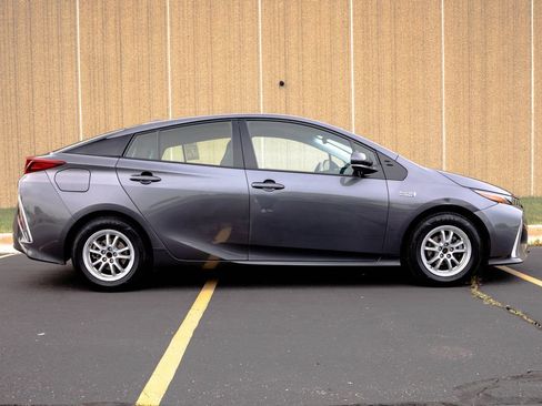 Used 2018 Toyota Prius Prime Premium FWD image 13
