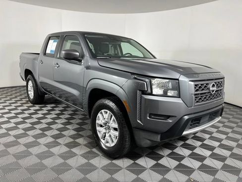 Used 2022 Nissan Frontier SV RWD image 3