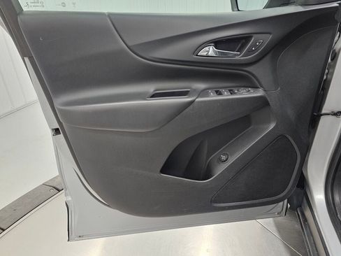 Used 2018 Chevrolet Equinox LT image 32