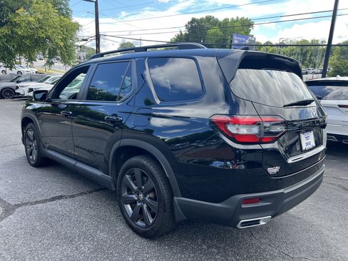 Used 2025 Honda Pilot Sport image 3