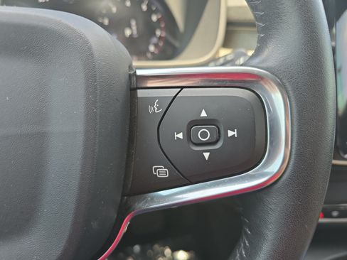 Used 2019 Volvo XC40 T4 Inscription FWD image 23
