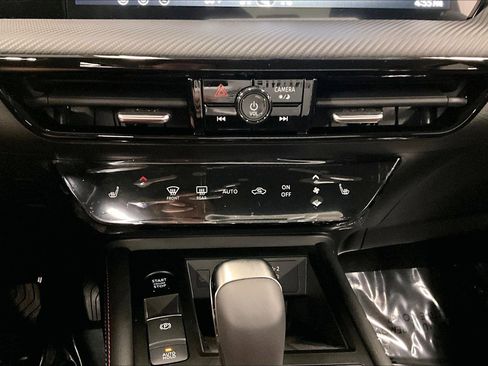 New 2026 Nissan Kicks SR w/ Cold Weather Package FWD image 24
