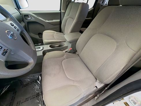 Used 2021 Nissan Frontier SV w/ Midnight Edition Floor Mats RWD image 11