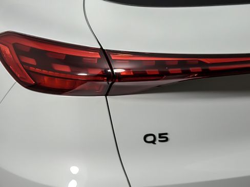 Used 2025 Audi Q5 Premium Plus w/ Premium Plus AWD/4WD image 27