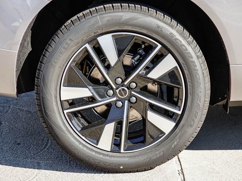 New 2026 Volvo XC60 B5 Plus image 8