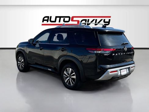 Used 2024 Nissan Pathfinder SL FWD image 5