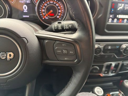 Used 2022 Jeep Wrangler Willys image 12