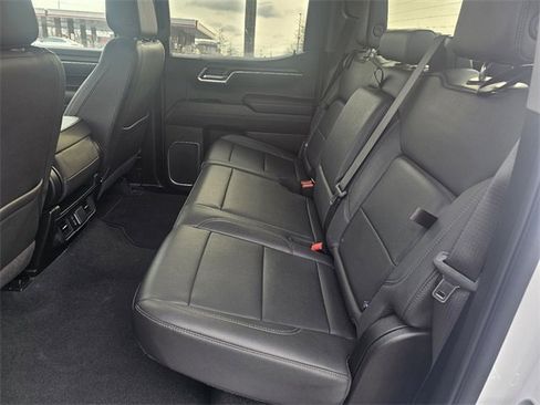Used 2025 GMC Sierra 1500 SLT image 16