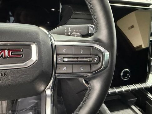 Used 2026 GMC Acadia Elevation w/ Elevation Premium Package FWD image 13