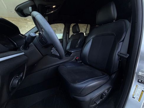Used 2024 Jeep Grand Cherokee L Altitude AWD/4WD image 6