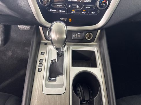 Used 2018 Nissan Murano SV image 17
