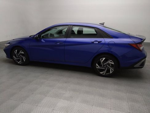 Used 2025 Hyundai Elantra Sport FWD image 3