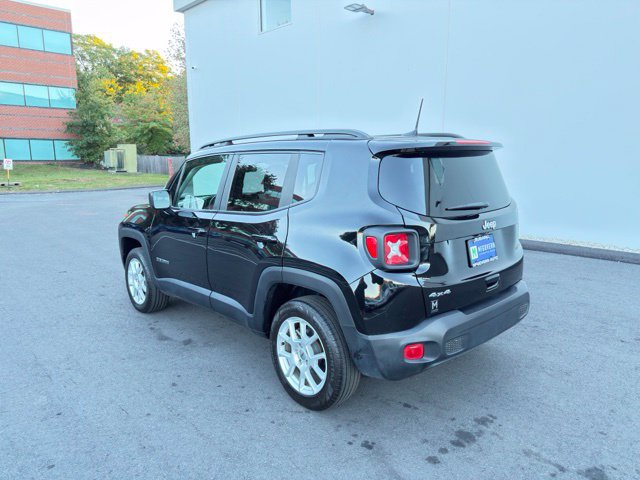 Used 2023 Jeep Renegade Latitude w/ Premium Group AWD/4WD image 9