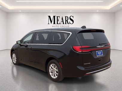 Used 2023 Chrysler Pacifica Touring-L