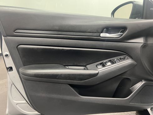 Used 2024 Nissan Altima 2.5 SV image 17