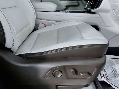 Used 2025 GMC Acadia Denali w/ Super Cruise Package FWD image 29