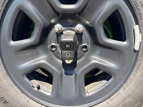 Used 2025 Jeep Wrangler Sport AWD/4WD image 27