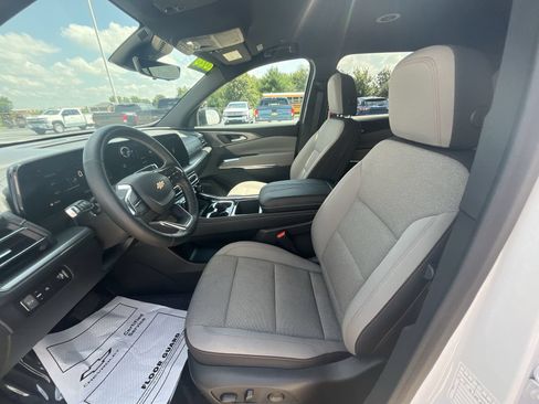 Used 2026 Chevrolet Traverse LT w/ Driver Confidence Package FWD image 18