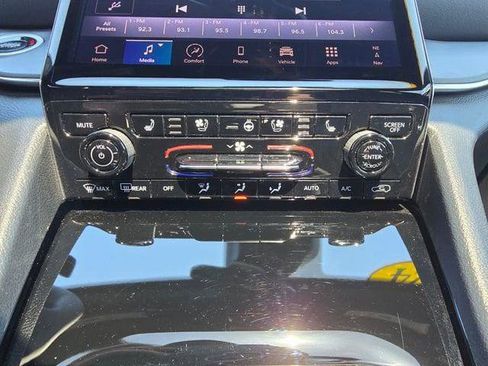 Certified 2024 Jeep Grand Cherokee L Overland w/ Luxury Tech Group IV AWD/4WD image 24