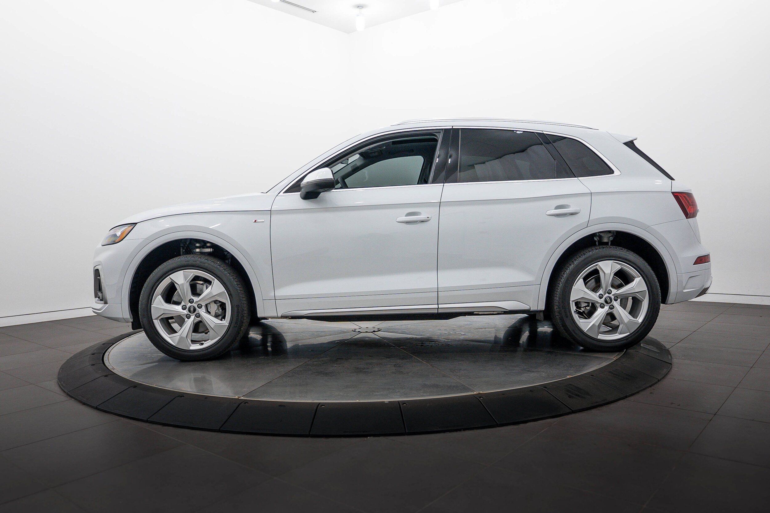 Certified 2023 Audi Q5 2.0T Premium Plus AWD/4WD image 7