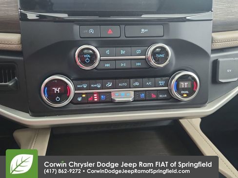 Used 2024 Ford Expedition Limited image 19