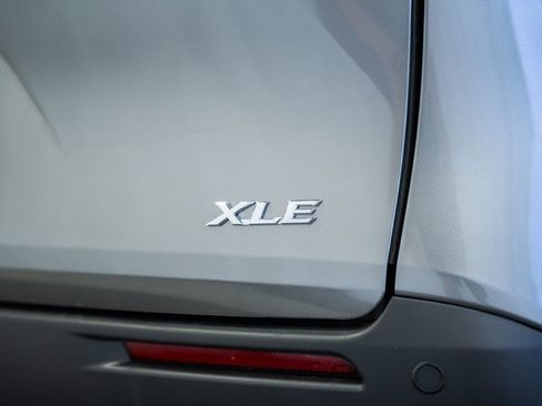 New 2026 Toyota Sienna XLE FWD image 8
