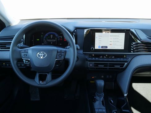 Used 2025 Toyota Camry LE image 22