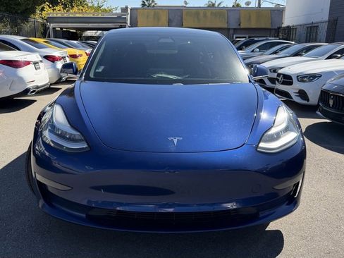 Used 2020 Tesla Model 3 Standard Range image 2