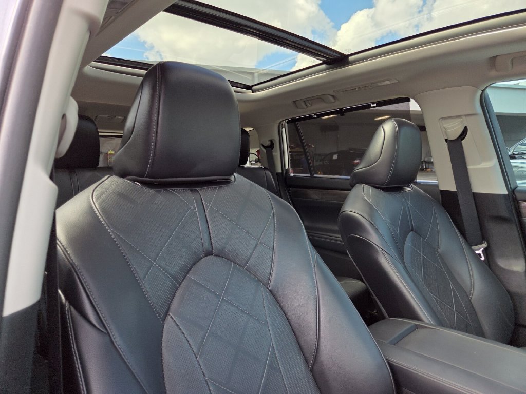 Certified 2022 Toyota Highlander Platinum FWD image 15