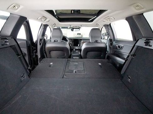 Certified 2025 Volvo V60 B5 Cross Country Plus image 26