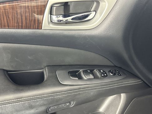 Used 2016 Nissan Pathfinder SL w/ SL Tech Package image 17