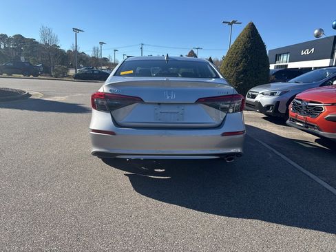 Used 2023 Honda Civic Sport image 4