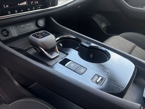 Used 2025 Nissan Rogue SV FWD image 43