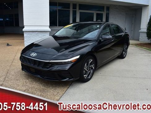 Used 2025 Hyundai Elantra Limited FWD image 5