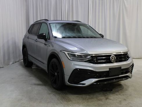 Certified 2023 Volkswagen Tiguan SE R-Line image 38